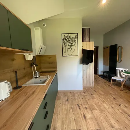 Przystanek - Komuny Paryskiej 3