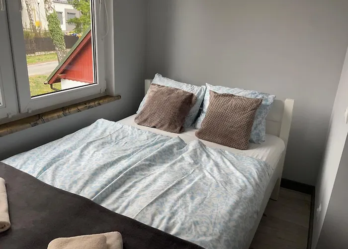 Przystanek - Komuny Paryskiej 3 *