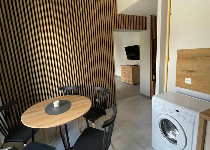 Przystanek - Komuny Paryskiej 3 קרפאז'