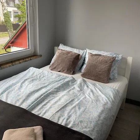 Przystanek - Komuny Paryskiej 3 *