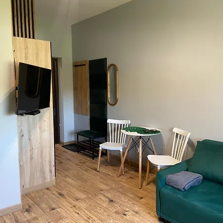 Apartament Przystanek - Komuny Paryskiej 3 *